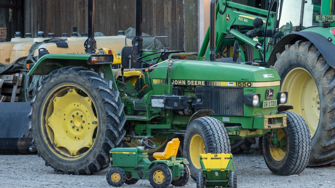 John Deere slashes Iowa jobs as $55M shift to Mexico accelerates<br><br>