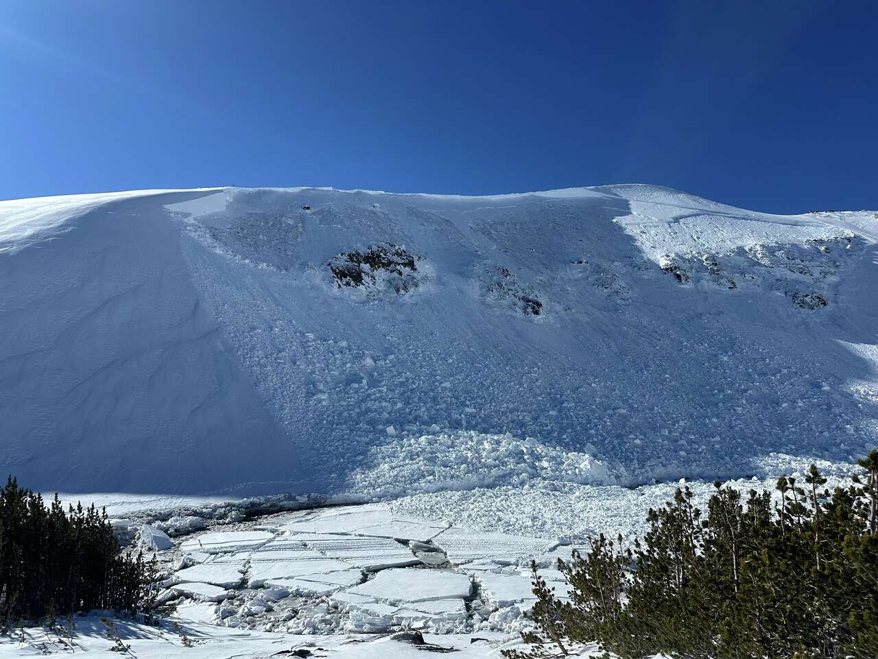 Snowmobilers trigger huge California avalanche, burying one<br><br>