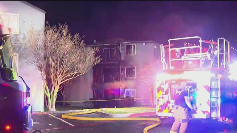 At least 20 displaced, 2 taken to hospital after Dallas apartment fire ...