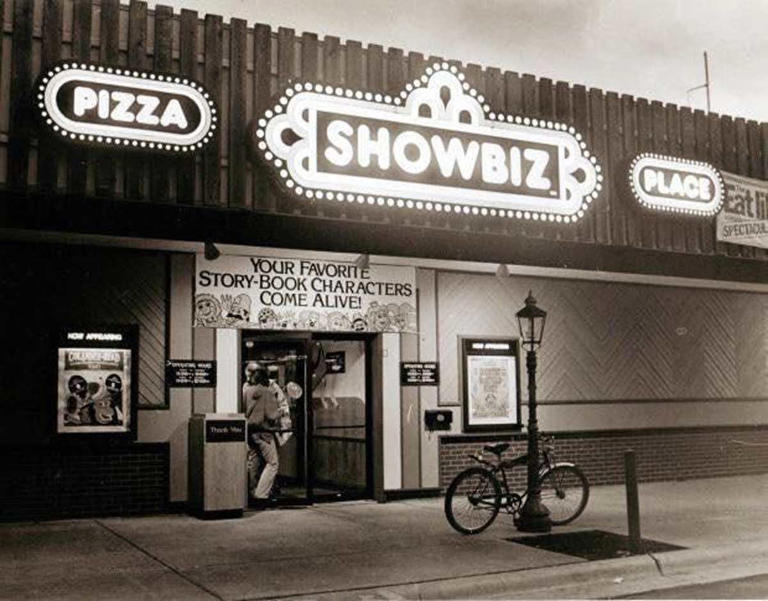 6 pizza chains you grew up with that no longer exist