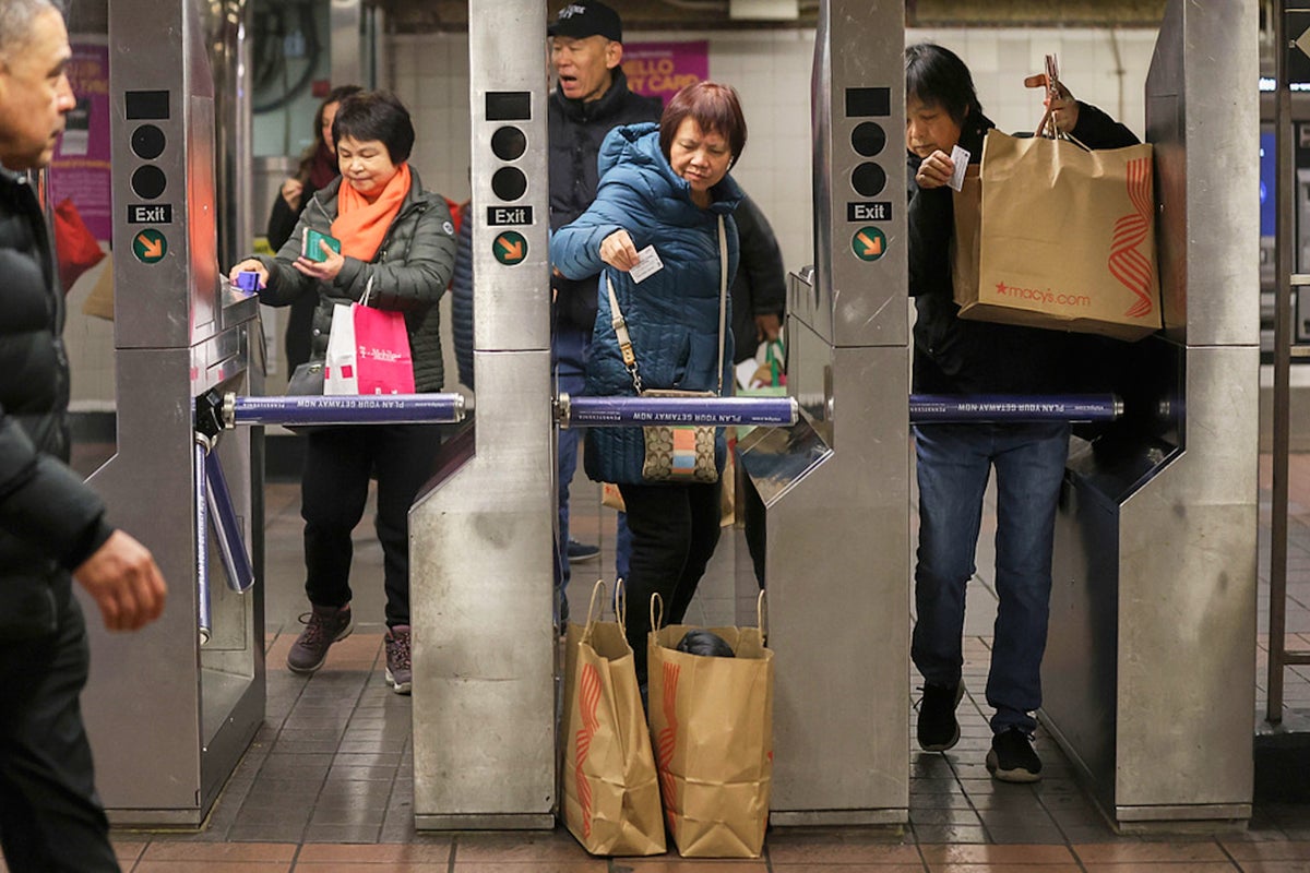 End of an era as New York subway finally switches payment system<br>