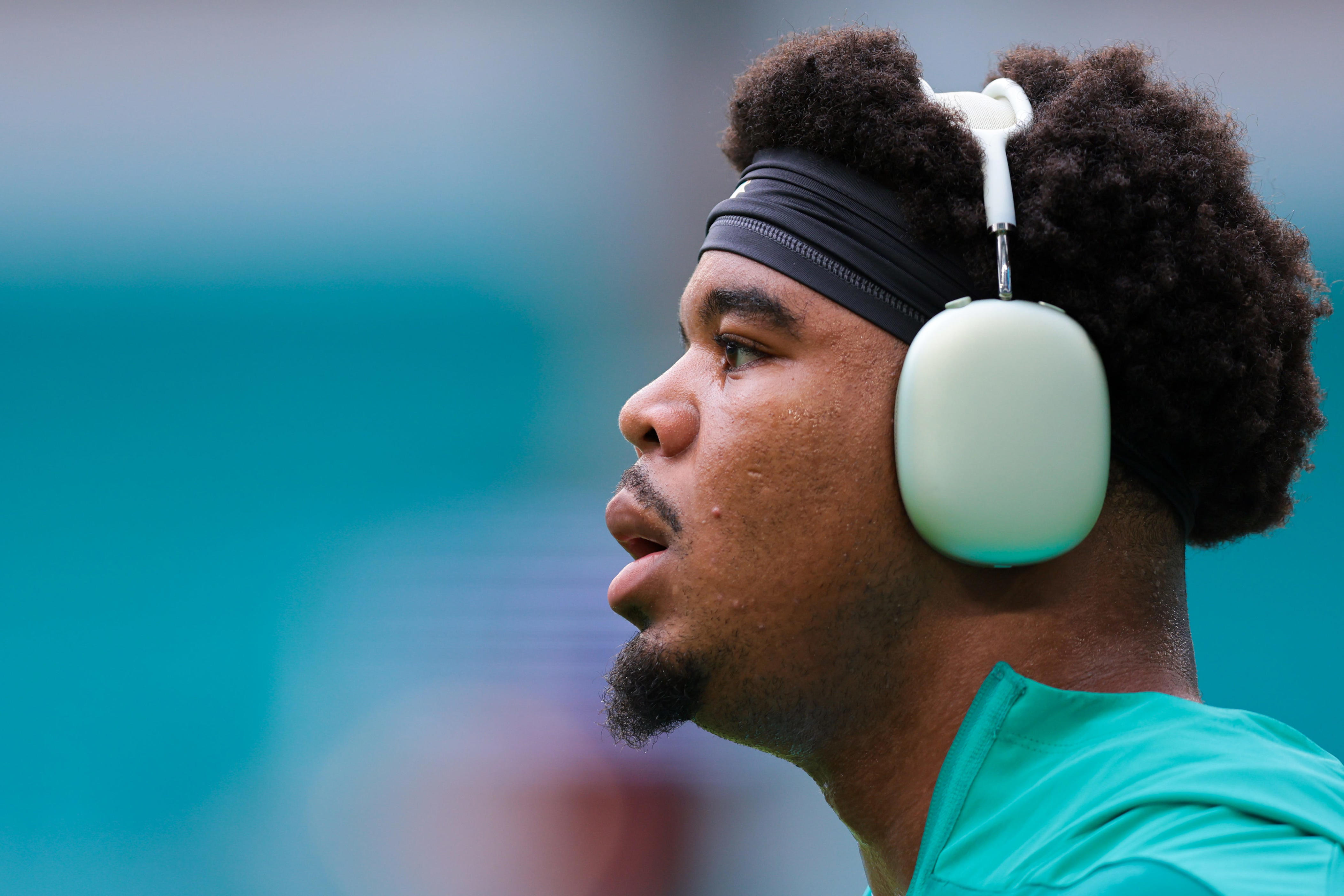 Chop Robinson injury update, Dolphins defensive star exits vs. Bucs