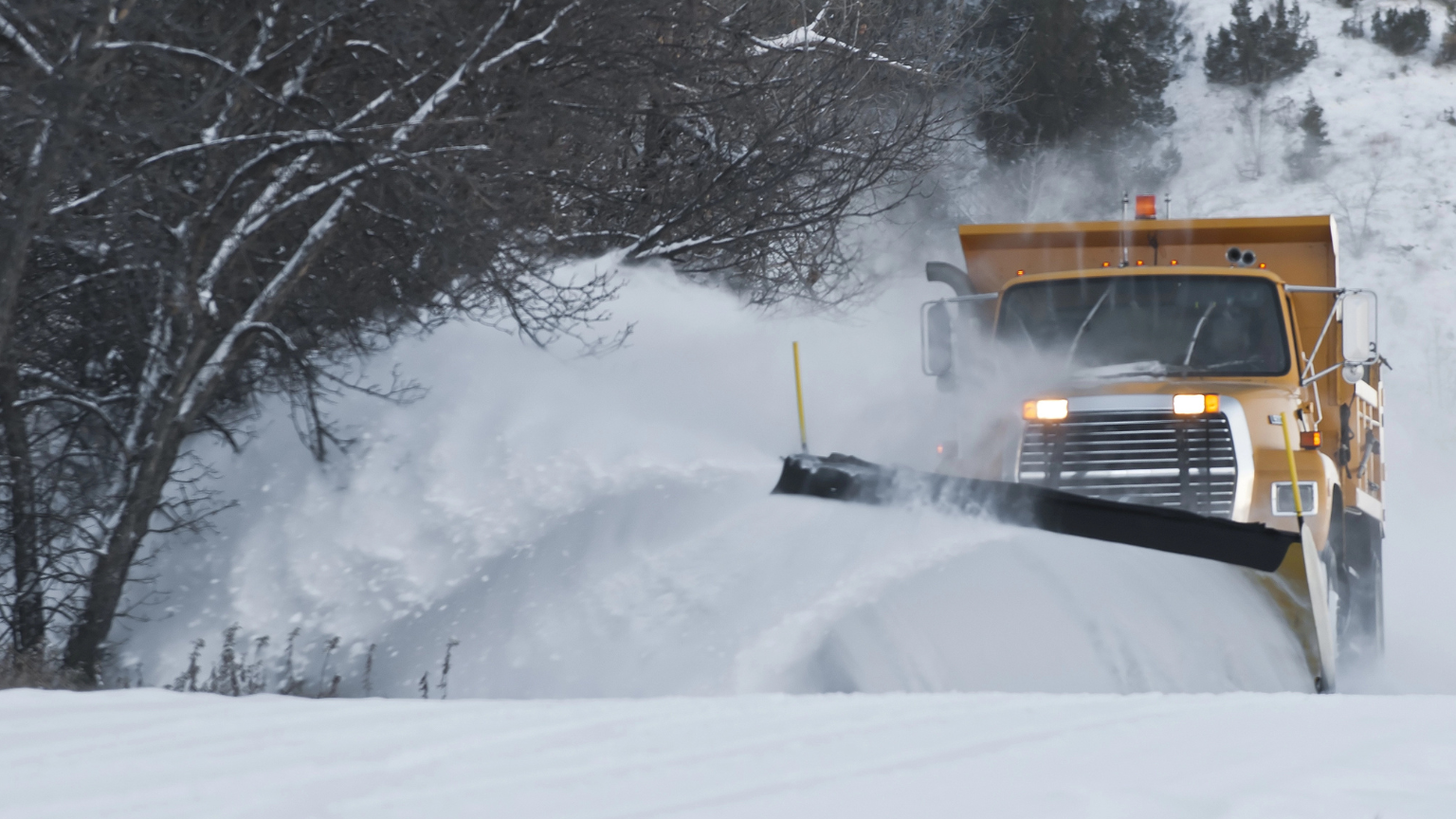 Powerful storm system triggers widespread travel disruptions across the US<br><br>