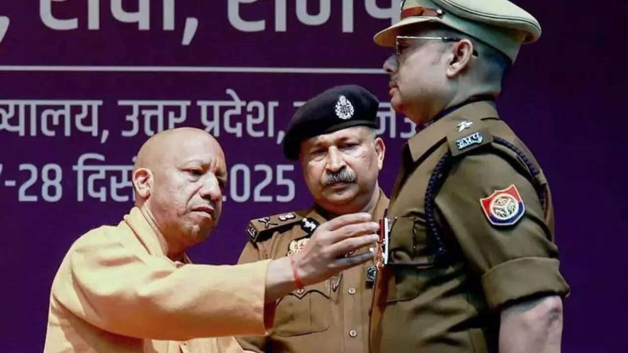 UP CM Yogi Adityanath directs police to use AI to bust 'internationally ...