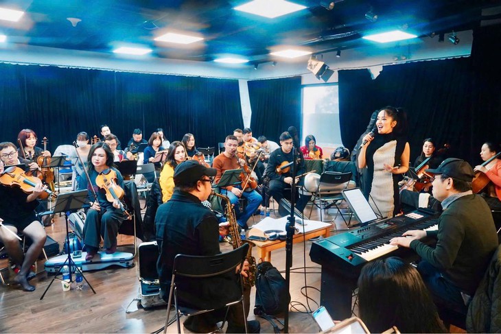 Ồn ào concert Về đây bốn cánh chim trời khiến nghệ sĩ rất đau xót