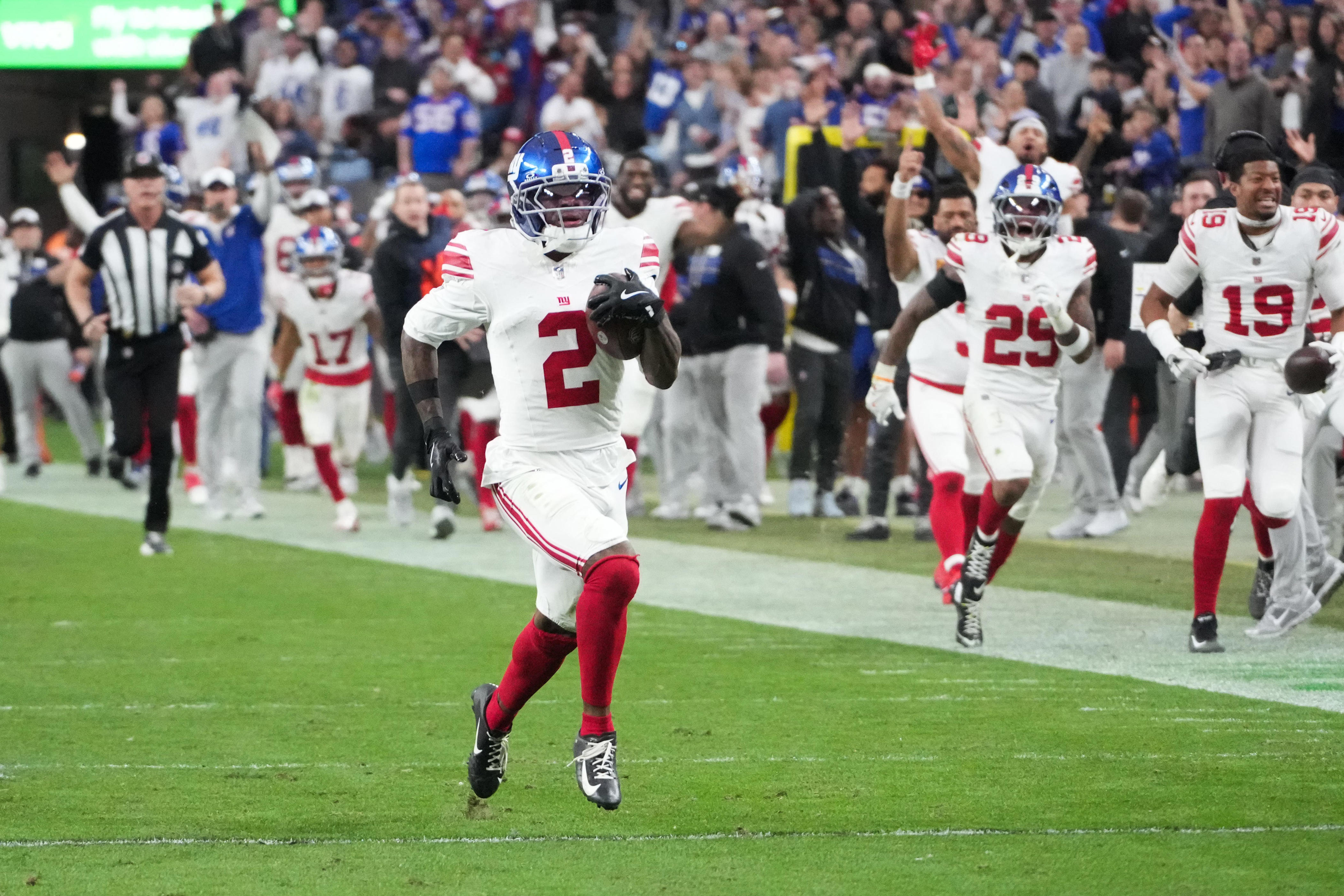 New York Giants facing pivotal decisions on two former first-round picks<br>