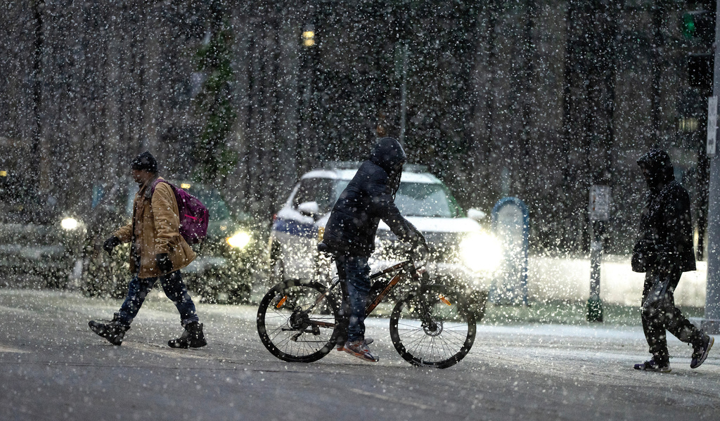 Winter storm sweeps across US with snow, ice and severe weather<br>