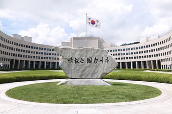 Spy agency to drop complaints against ex-top officials over alleged cover-up of border killing by North Korea<br><br>