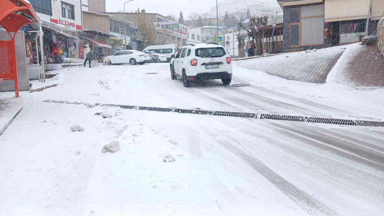 Kulp’ta gizli buzlanma sürücülere zor anlar yaşattı