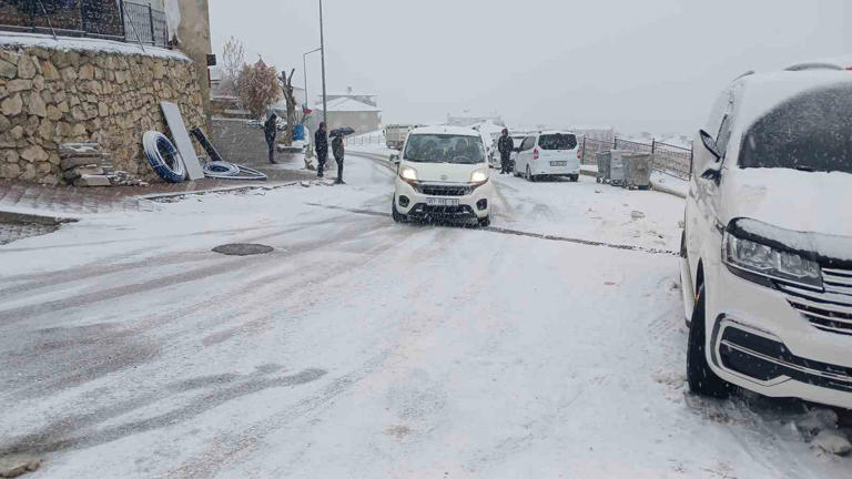 Kulp’ta gizli buzlanma sürücülere zor anlar yaşattı