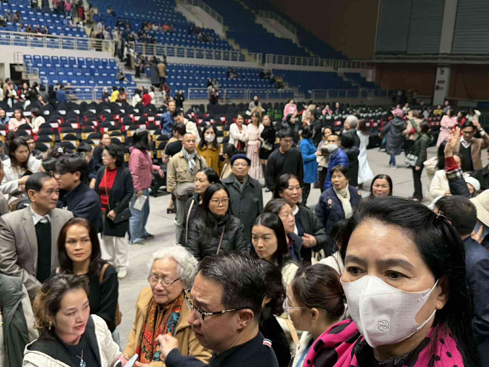 BTC hủy show xin lỗi trên Facebook càng khiến khán giả phẫn nộ