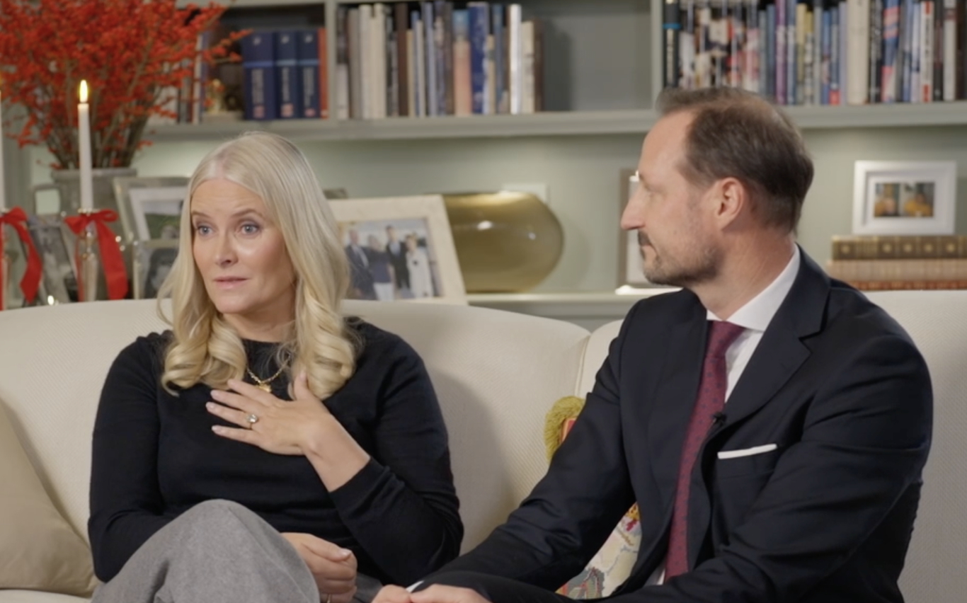 Kronprinsesse Mette-Marit og kronprins Haakon i Året med kongefamilien. Foto: Skjermdump (NRK)