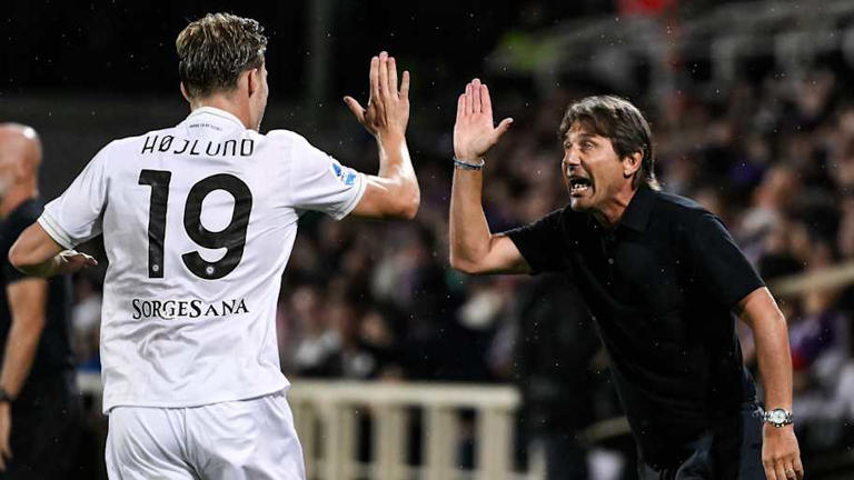 Rasmus Højlund (left) is loving life under Antonio Conte. | Elianton/Mondadori Portfolio/Getty Images