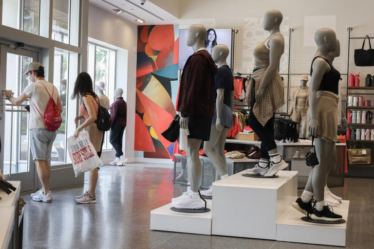 El fundador de Lululemon, Chip Wilson, inicia una lucha por poder para cambiar la junta directiva