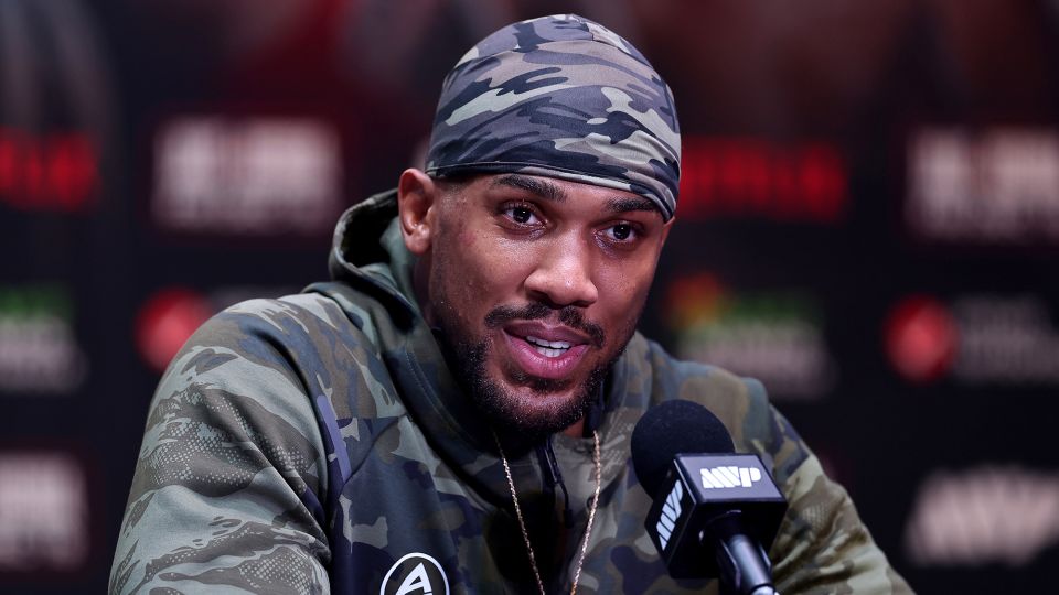 El boxeador británico Anthony Joshua resultó herido en un accidente automovilístico que mató a dos personas en Nigeria