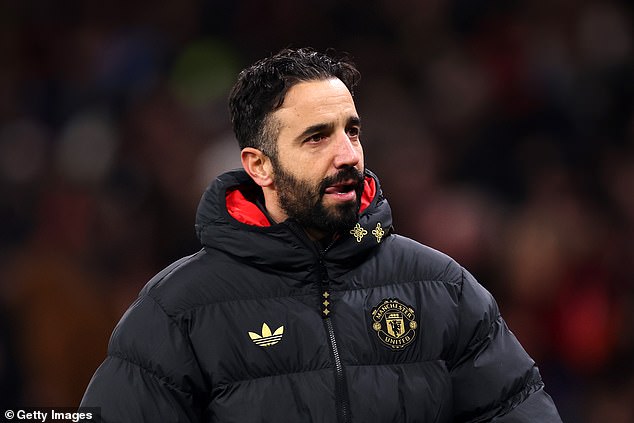 El técnico del Manchester United, Ruben Amorim, admite el estilo de juego que casi le cuesta el trabajo.