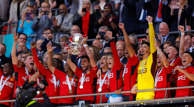 'Phượng hoàng lửa - Hồi sinh từ tro tàn': Cuốn sách về lịch sử Manchester United