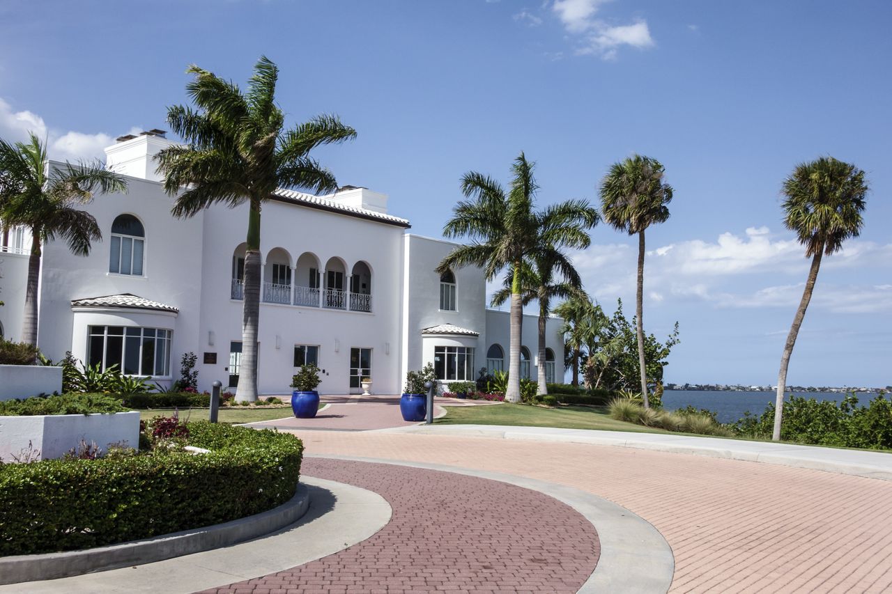 Leach Mansion at Tuckahoe, white mansion along the water in Jensen Beach, Florida