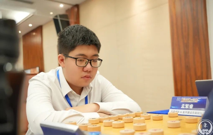 Kỳ thủ 17 tuổi vươn lên đứng đầu làng cờ tướng đỉnh cao