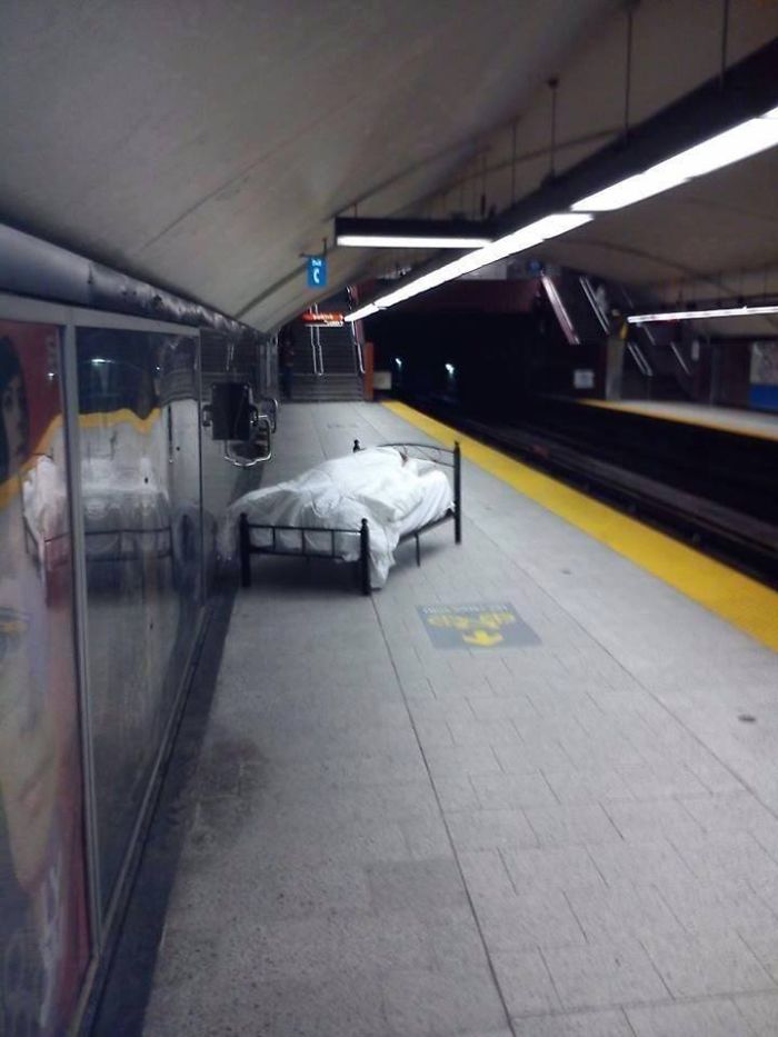 41 Funny And Strange Things Spotted On the Subway