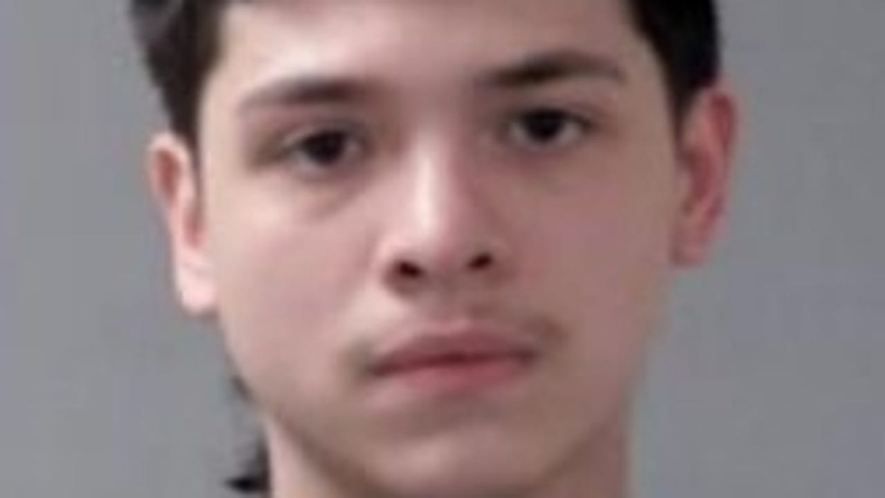 Joliet man charged after police hear gunshot, recover gun with extended ...