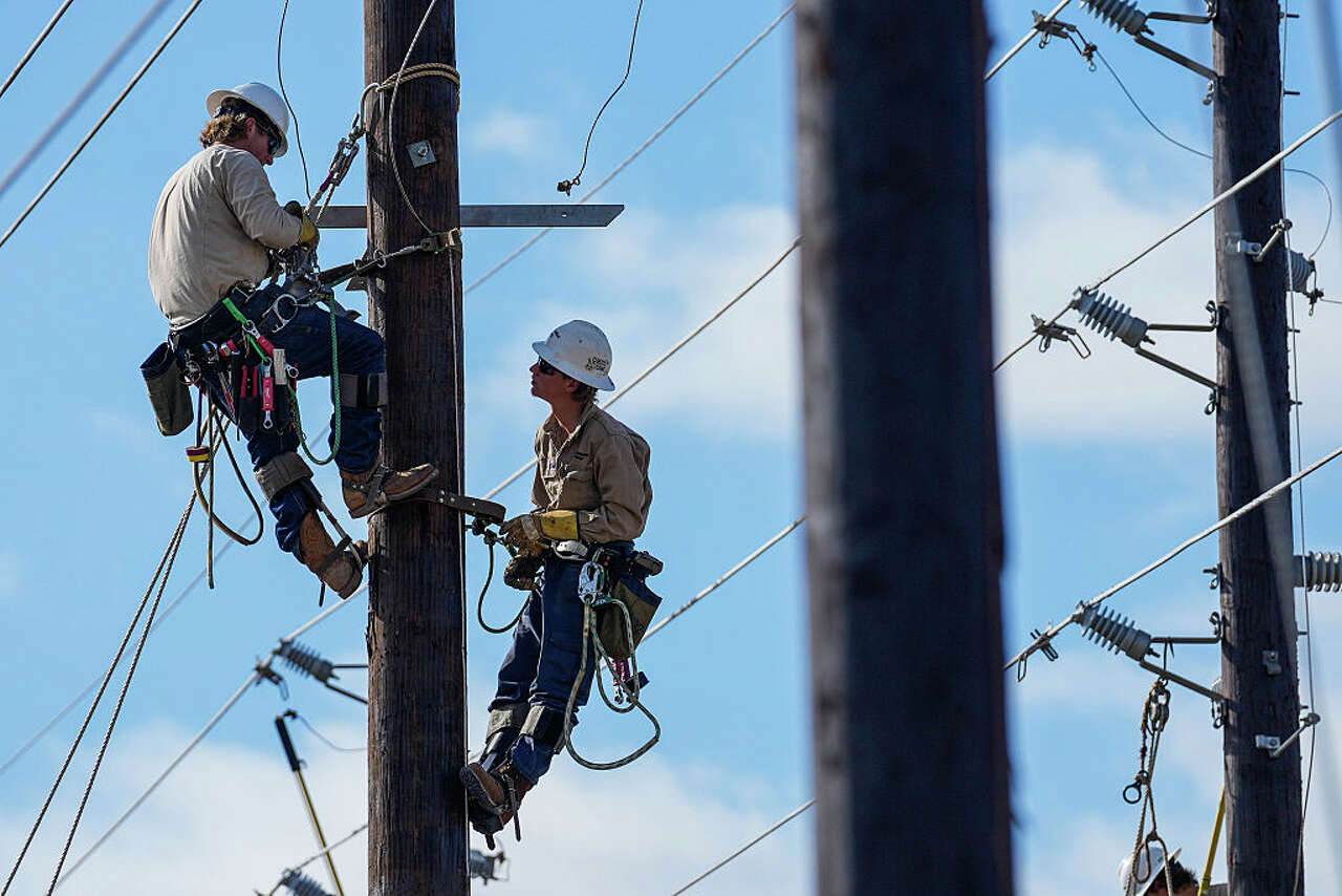 More than 30,000 Houston-area customers lose power as 2025 winds down