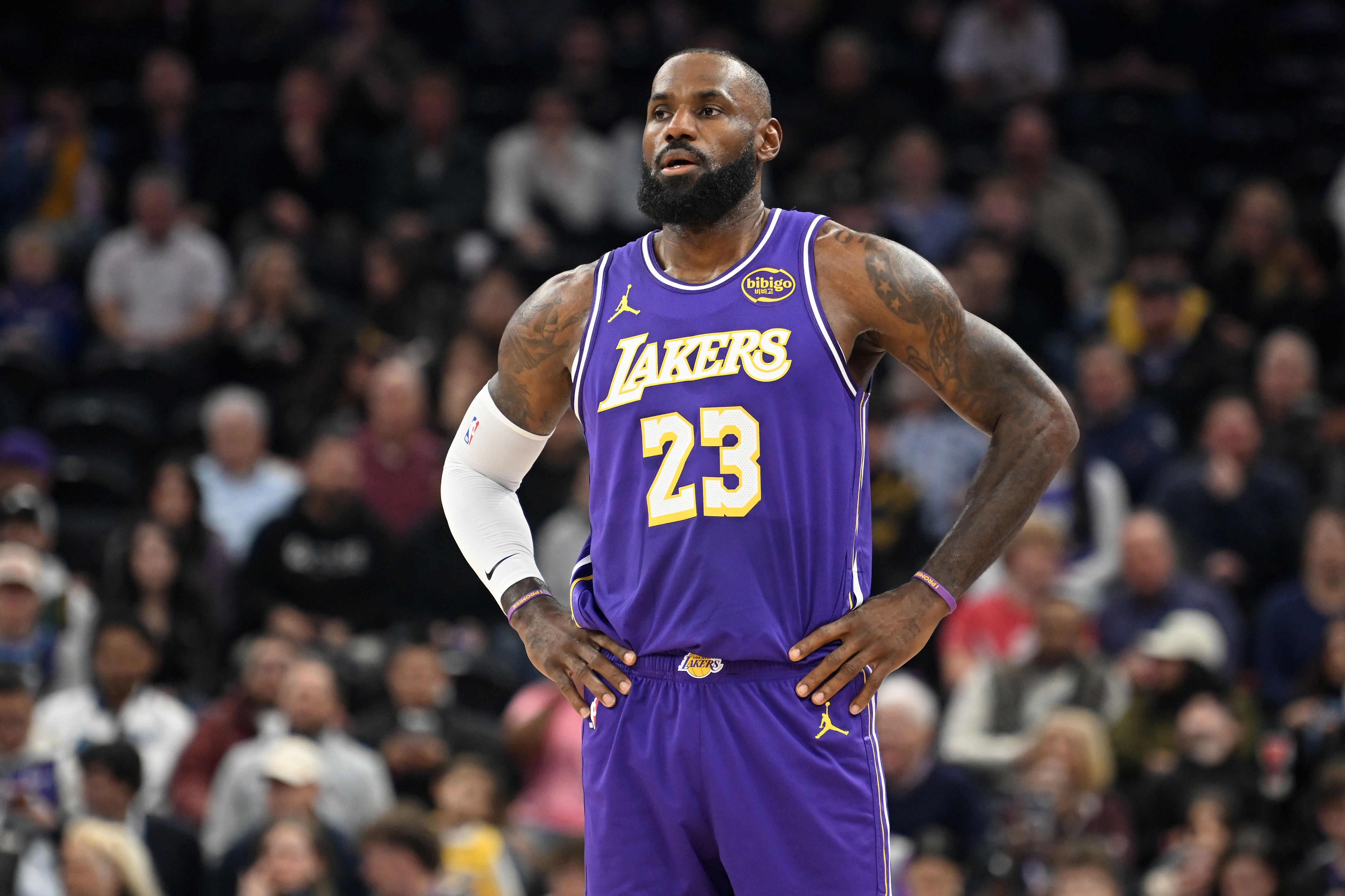 Lakers urged to pull trigger on blockbuster LeBron James trade with Warriors<br><br>