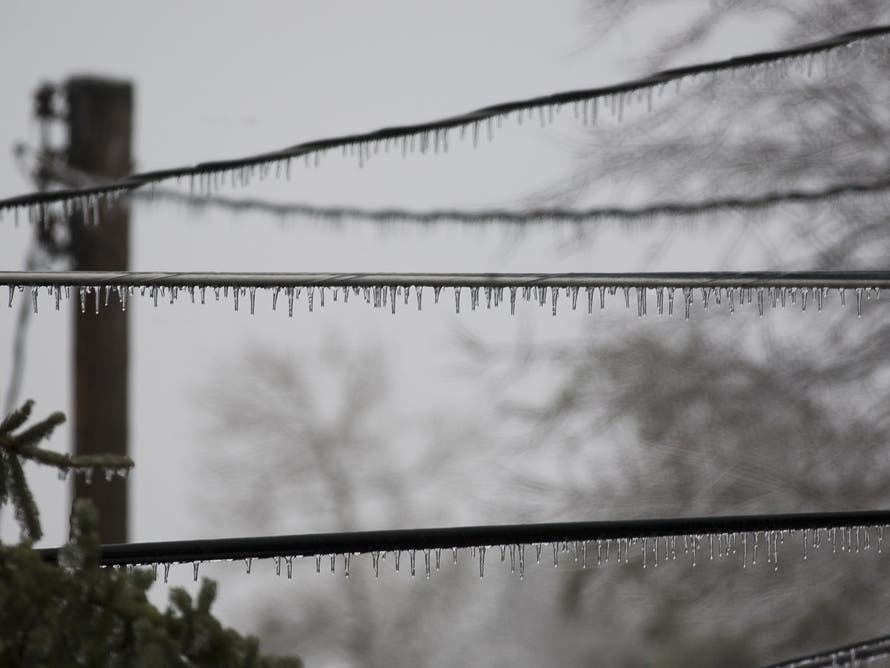 Thousands without power in Detroit area due to high winds