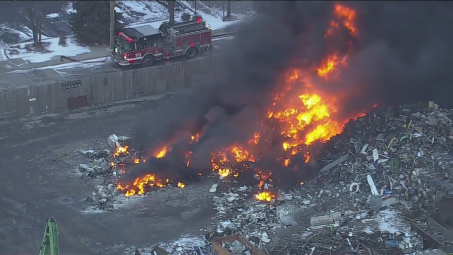 Crews battle large fire on Chicago’s West Side