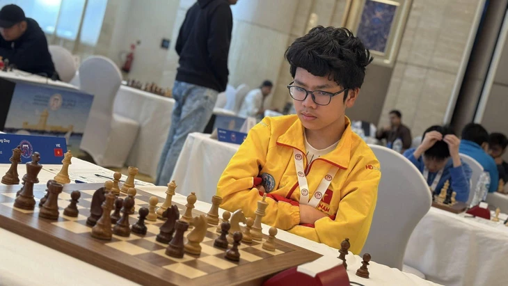 Nước đi thiên tài của kỳ thủ Việt Nam 14 tuổi hạ gục đại kiện tướng người Uzbekistan