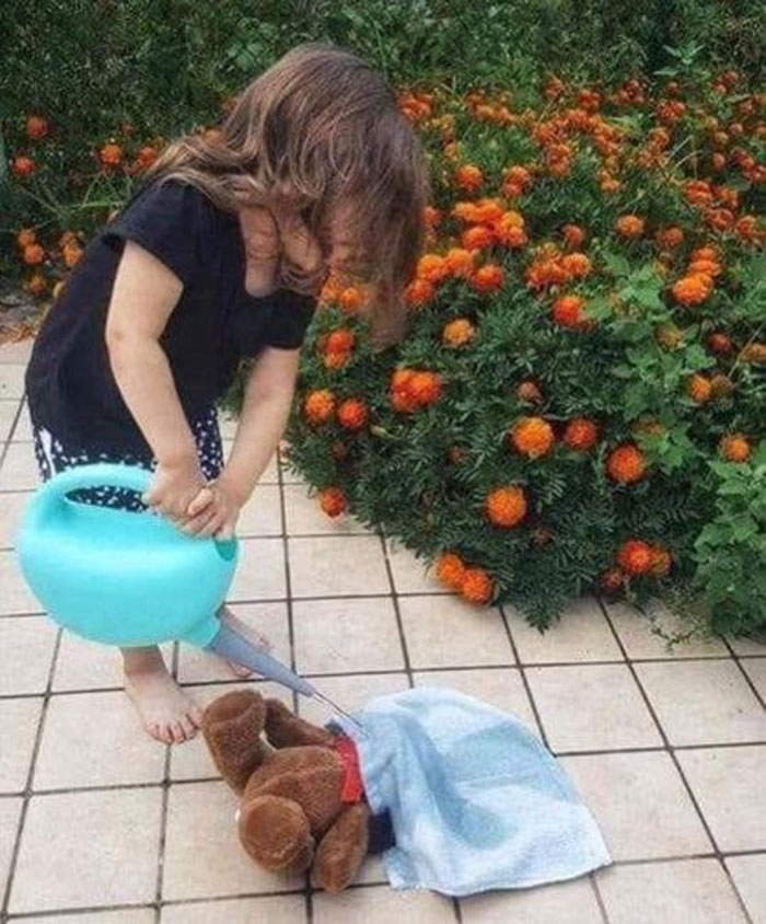 41 Of The Funniest Images From The ‘Kids In Predicaments’ Facebook Page