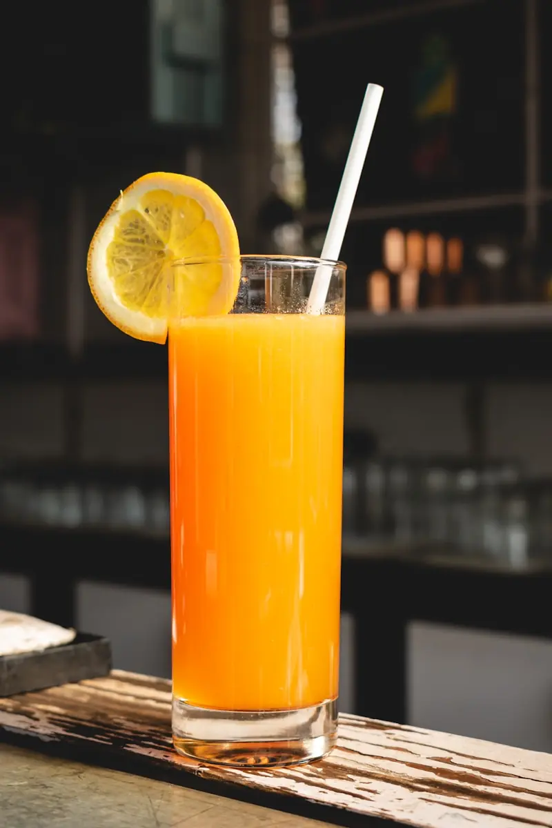 O que acontece com o corpo ao tomar suco de laranja todos os dias, segundo estudo da USP