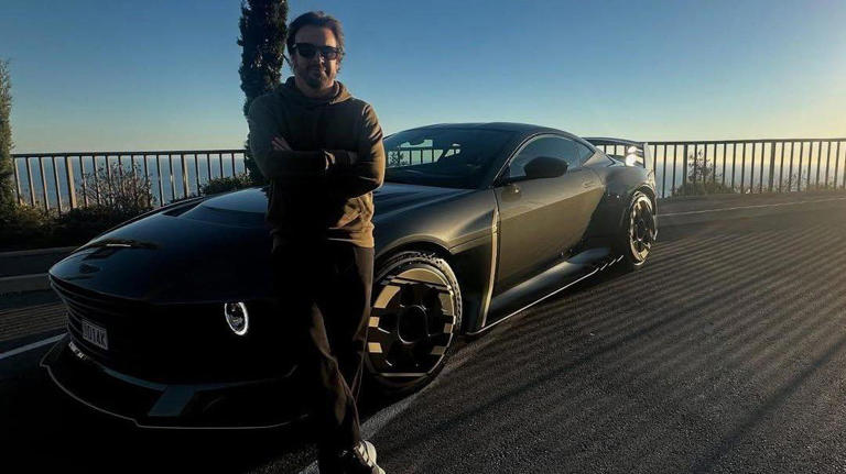 Alonso pronkt met krankzinnige supercar van 2,5 miljoen