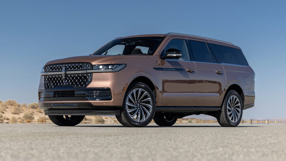 18) Disappointing: 2025 Lincoln Navigator