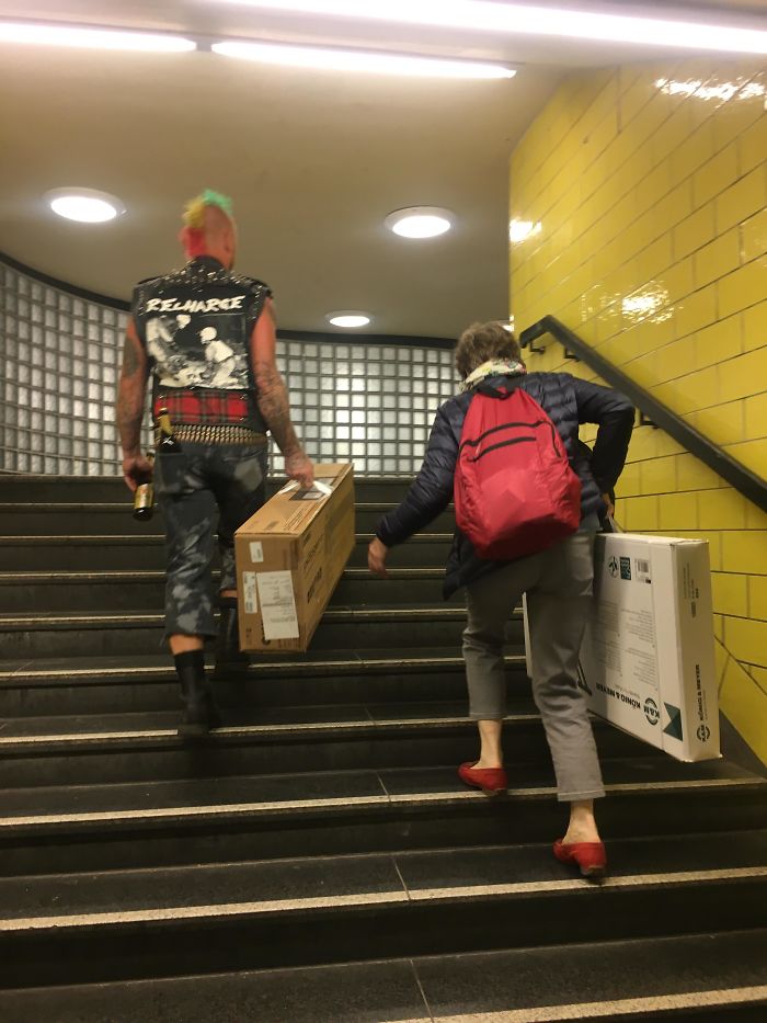 41 Funny And Strange Things Spotted On the Subway