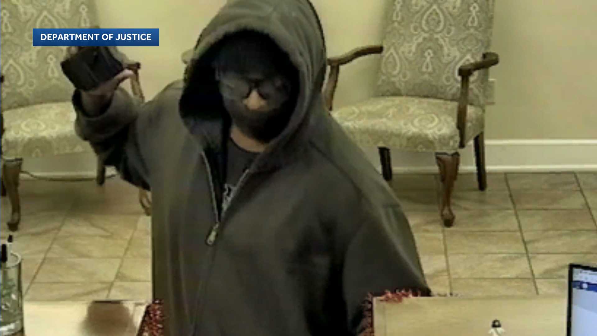 Man suspected of robbing bank and shooting at officers has long history ...