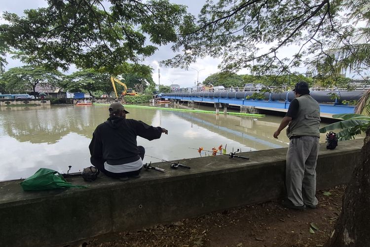 Mancing di Kali Jakarta yang Terkontaminasi: Bahaya bagi Lingkungan