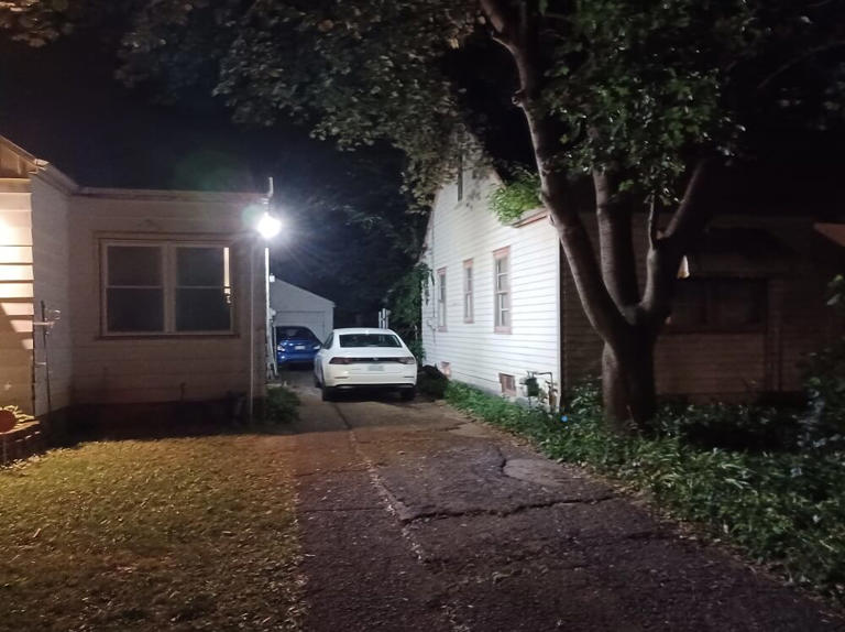 Outraged homeowner shares photo of major disruption caused by neighbor ...