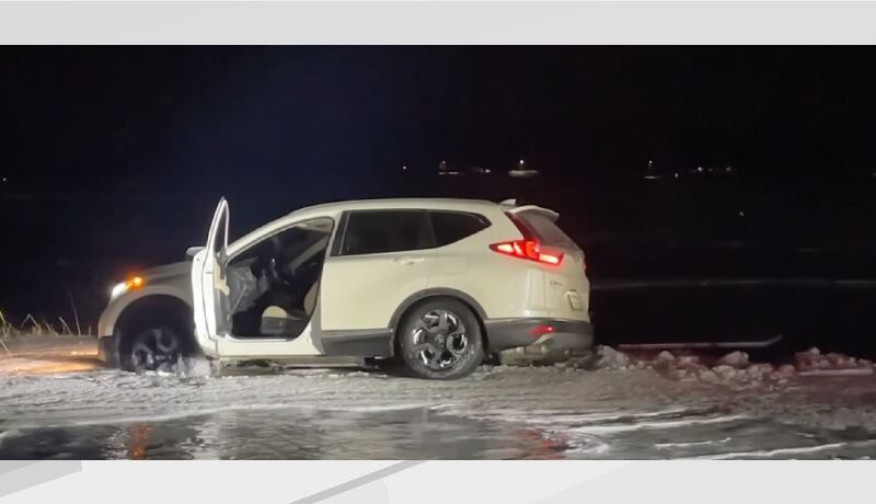 3 vehicles fall through ice on Pelican Lake
