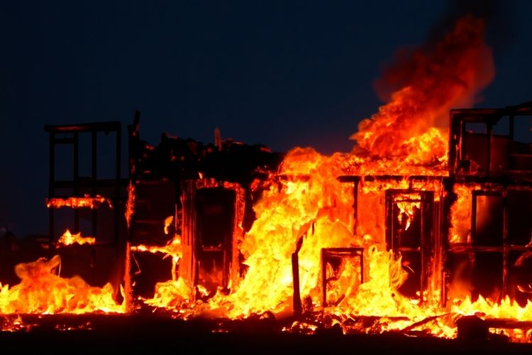 Kebakaran Toko Material di Ciputat Timur: Satu Tewas, Satu Luka Bakar