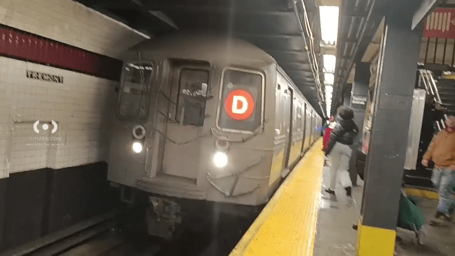 Multiple lines affected after person hit by subway in the Bronx: MTA<br><br>