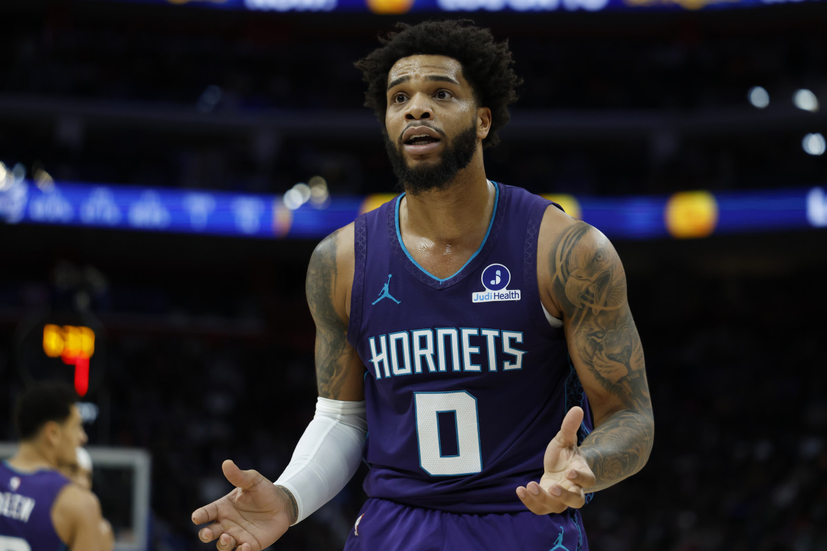 Hornets announce Miles Bridges injury update after leaving Bucks game