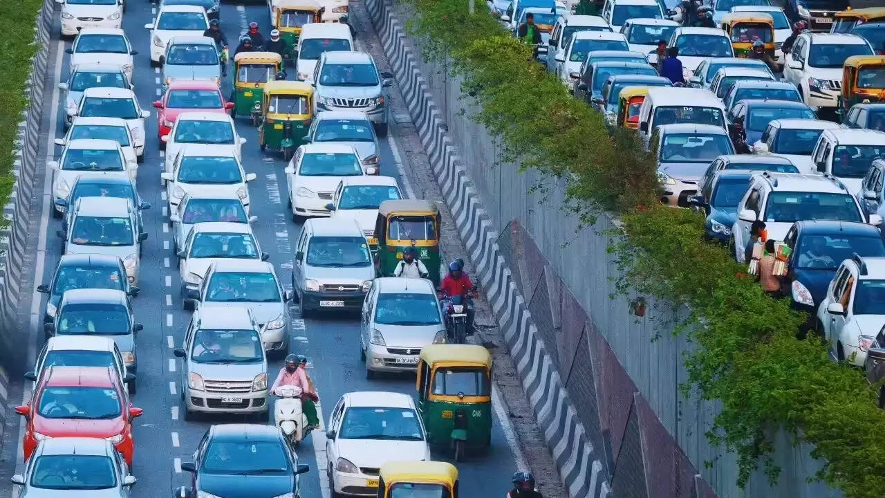 Delhi prepares for New Year 2026: Special traffic rules, road ...