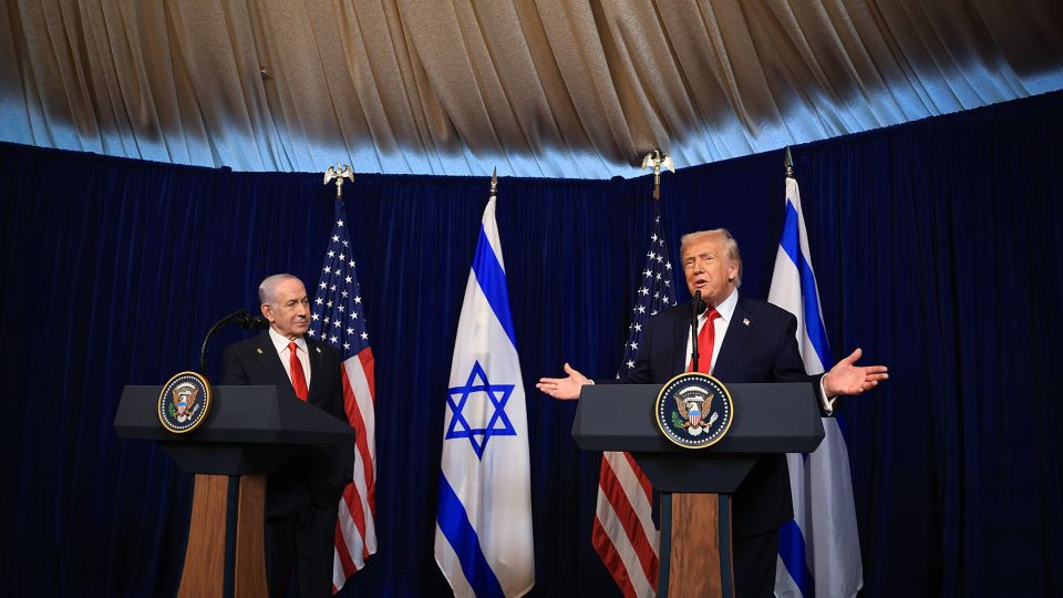 Cómo Trump está intentando hacer del mundo una realidad MAGA