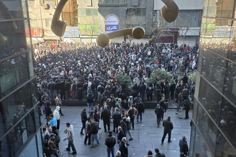 Demonstrasi besar-besaran di Iran