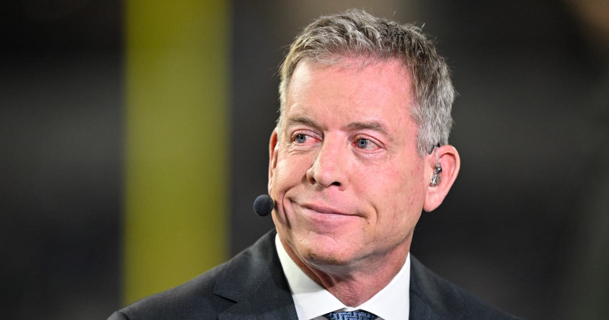 Troy Aikman, Russell Yurk criticize officials for missed PI against ...