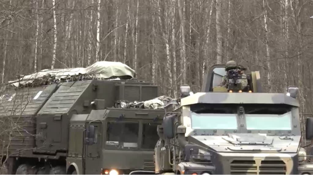 Russians demonstrate Oreshnik missile system in Belarus after alleged attack on Putin residence<br><br>