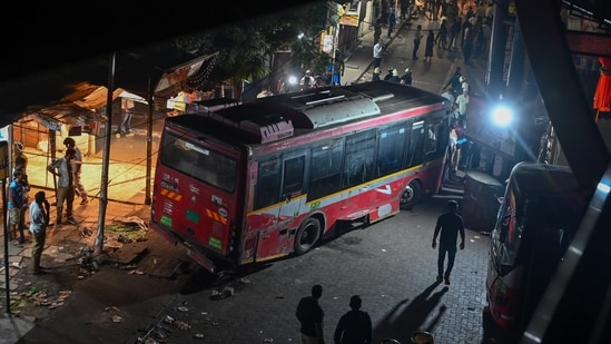Mumbai BEST bus accident caught on camera; CCTV shows people panicking ...
