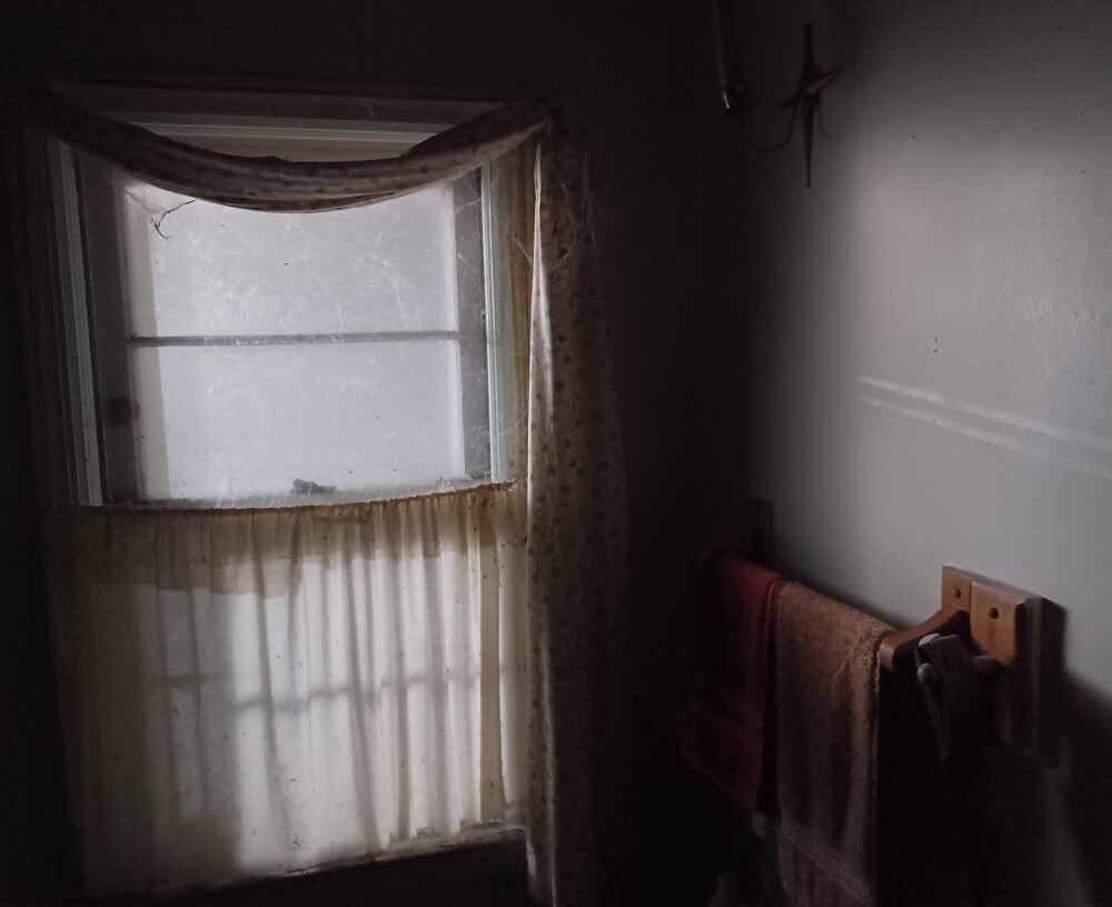 Outraged homeowner shares photo of major disruption caused by neighbor ...