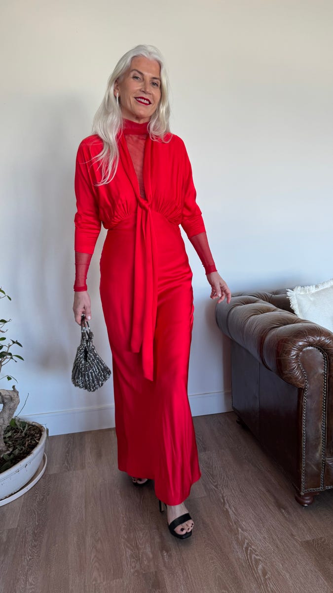 Las claves para vestir bien y con estilo de la influencer nórdica de 66  años más famosa del mundo analizadas por una experta en moda, image size:675x1200